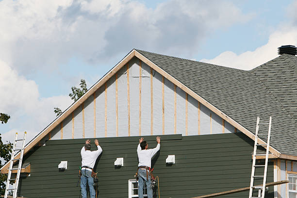 Professional Siding technician working in Sykesville, MD